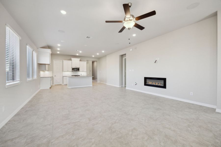Spacious, unfurnished interior of a new home in Summer Crest, Fort Worth (Image 16).