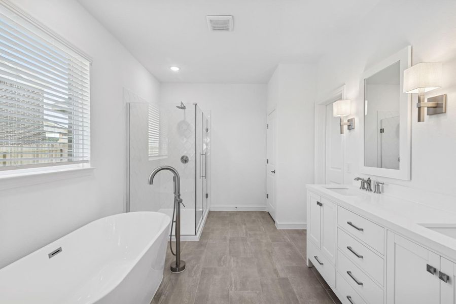 Spa-like primary bath (*Photo not of actual home and used for illustration purposes only.)