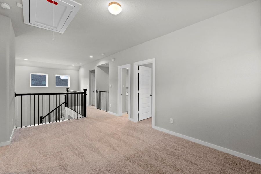 Spacious, unfurnished interior of a new home in Briarwood Crossing, Rosenberg (Image 37).