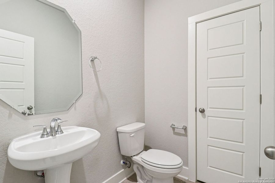 Image 46 of a home in Thomas Pond. Image 46 of a home in Thomas Pond.