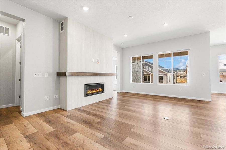 Spacious, unfurnished interior of a new home in Horizon at Solstice, Littleton (Image 20).