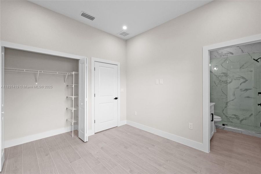 Spacious, unfurnished interior of a new home in , Lehigh Acres (Image 20).