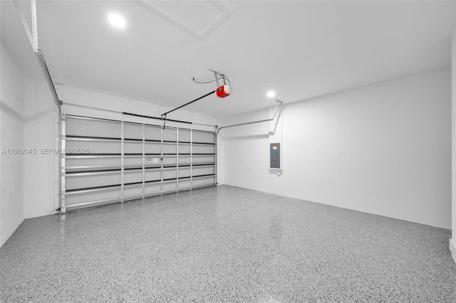 Spacious, unfurnished interior of a new home in , Lehigh Acres (Image 39).