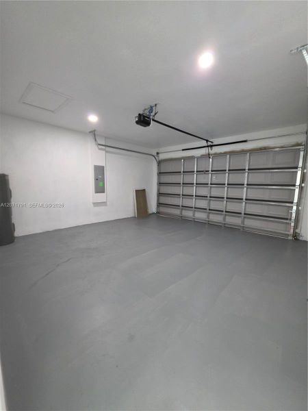 Spacious, unfurnished interior of a new home in , Lehigh Acres (Image 37).