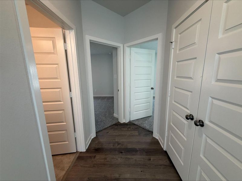 Spacious, unfurnished interior of a new home in Rockbridge East, Huntsville (Image 8).