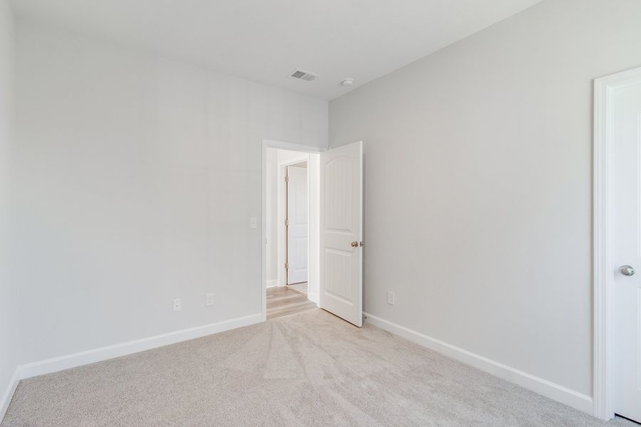 Spacious, unfurnished interior of a new home in Hendrix Farms, Lexington (Image 36).
