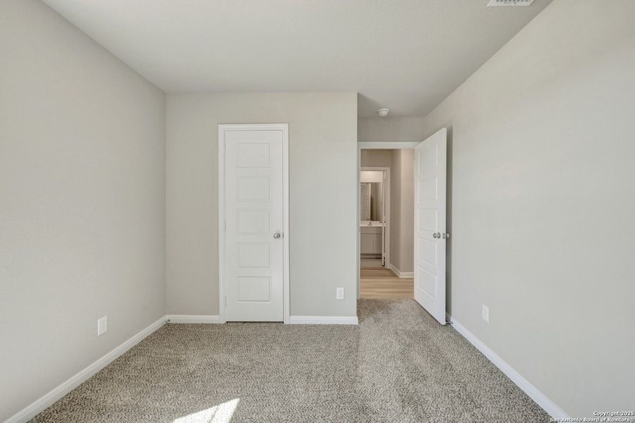 Spacious, unfurnished interior of a new home in Park Place, New Braunfels (Image 23).