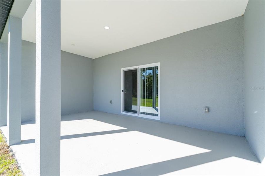 Exterior details and patio area of a home in , Ocala (Image 3). Exterior details and patio area of a home in , Ocala (Image 3).