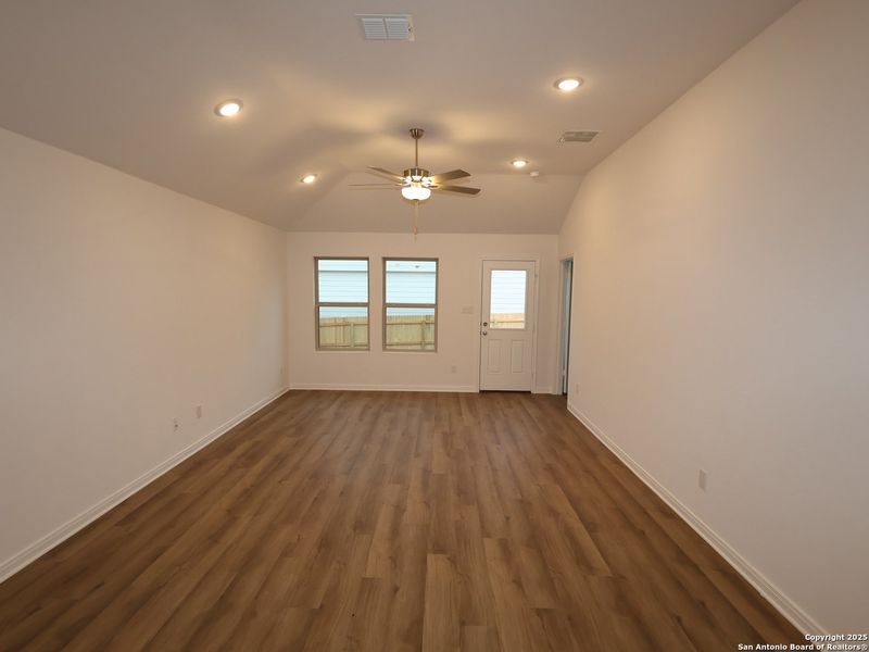 Spacious, unfurnished interior of a new home in Paloma Park, Converse (Image 17).