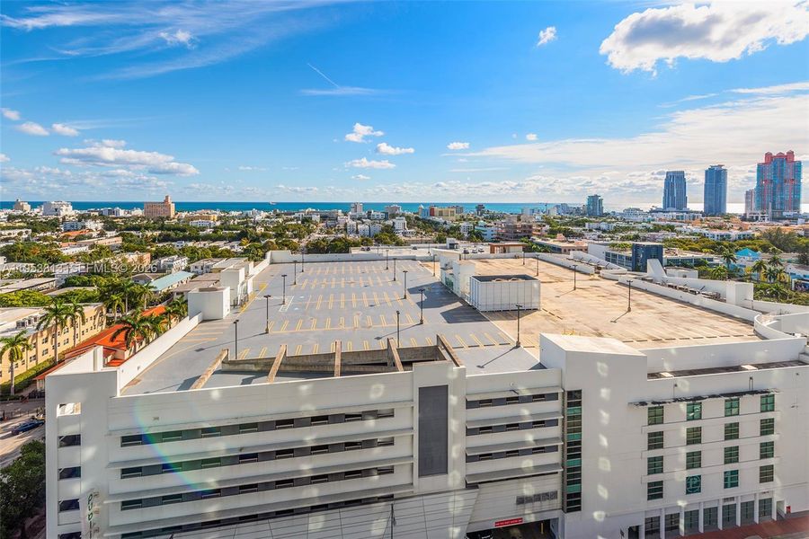 Condo located in Miami Beach, FL showcasing its design and architecture (Image 13).