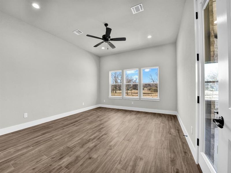 Spacious, unfurnished interior of a new home in , Weatherford (Image 35).