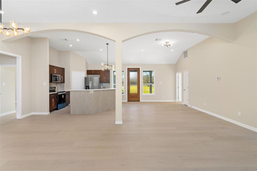 Step into the airy, openconcept living area wherenatural light floods the space,accentuating the soaringceilings and soft, neutralpalette. Perfect for modernliving and entertaining.