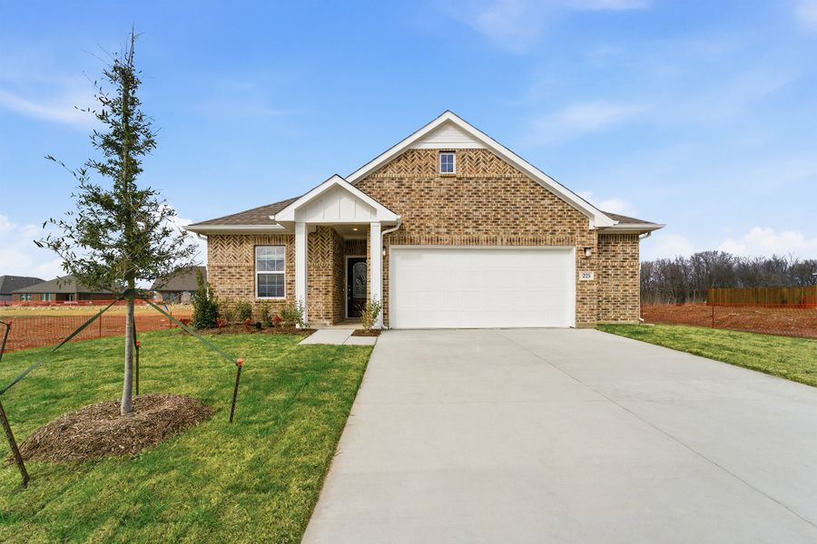 Front exterior of a new home in Saddlebrook Estates, Waxahachie, TX, highlighting curb appeal (Image 1). Front exterior of a new home in Saddlebrook Estates, Waxahachie, TX, highlighting curb appeal (Image 1).