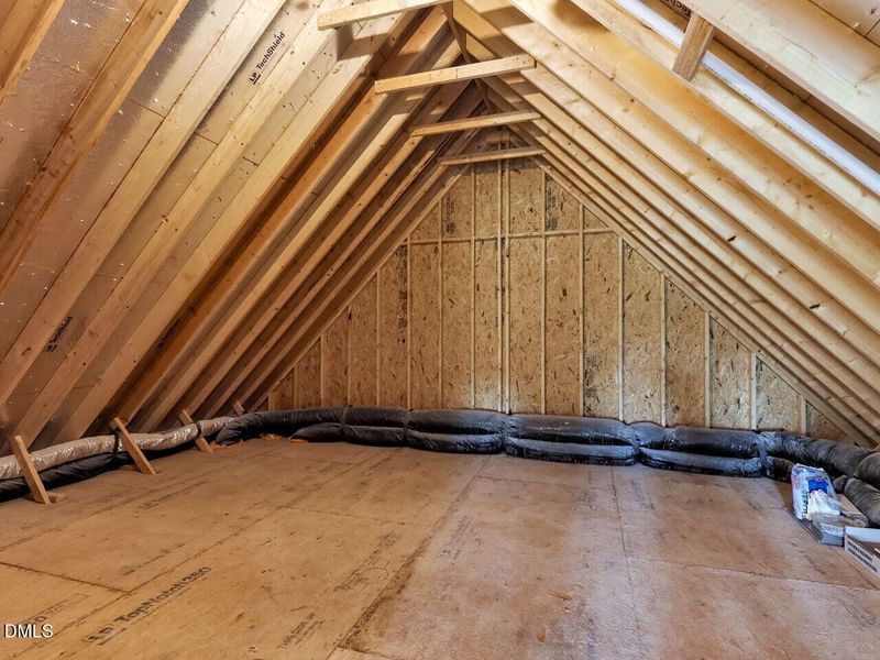 039-1280x960-attic-storage 039-1280x960-attic-storage