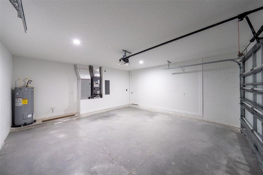 Spacious, unfurnished interior of a new home in , Summerfield (Image 41).