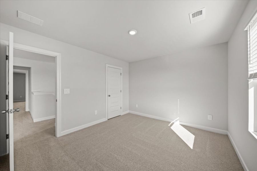 Spacious, unfurnished interior of a new home in Brayfield Manor - Signature Collection, Wellford (Image 18).