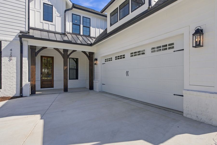 Representative exterior details of a home built from the The Emerson by RobuckHomes in Stonehenge, Raleigh (Image 67).