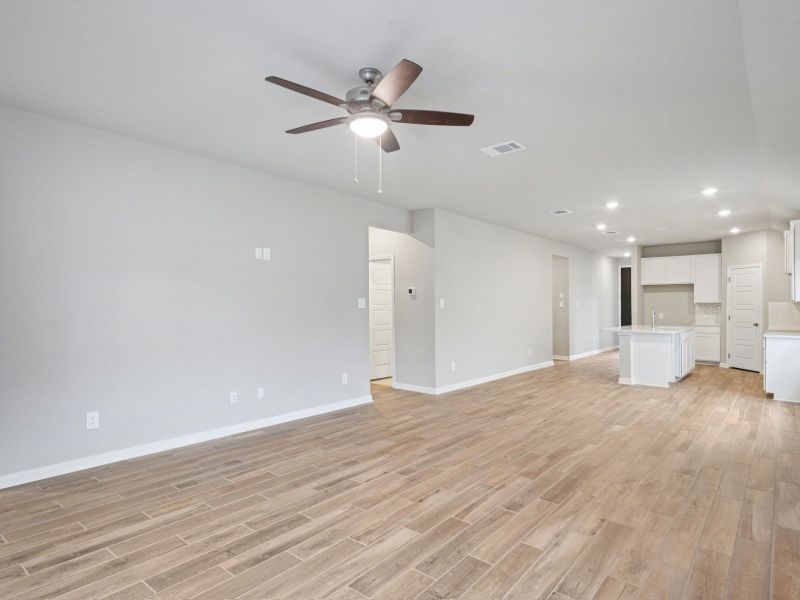 Spacious, unfurnished interior of a new home in Comanche Ridge, San Antonio (Image 12).