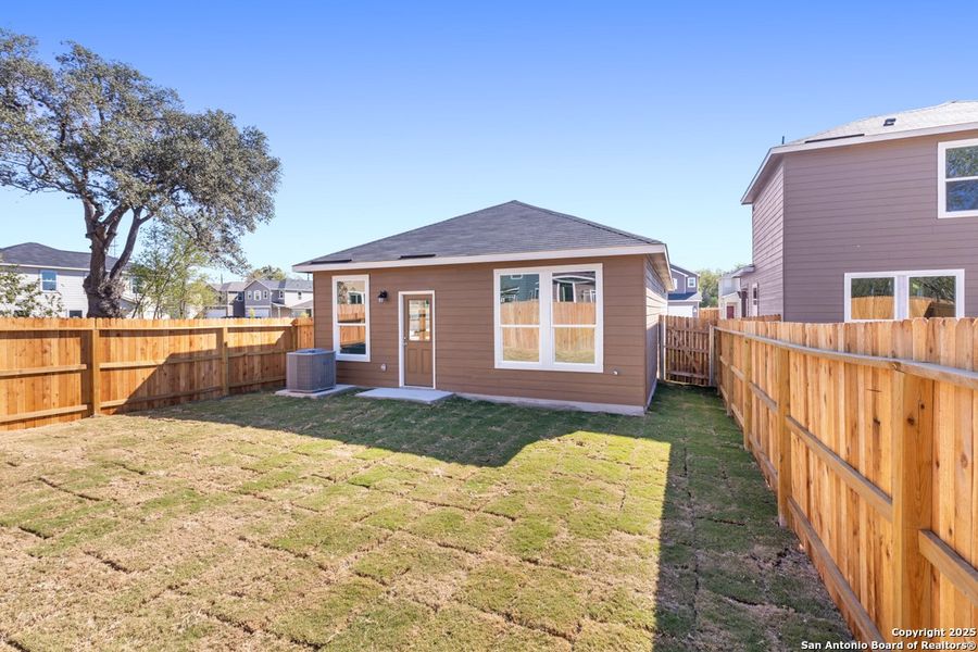 Exterior details and patio area of a home in Spanish Trails, San Antonio (Image 3).