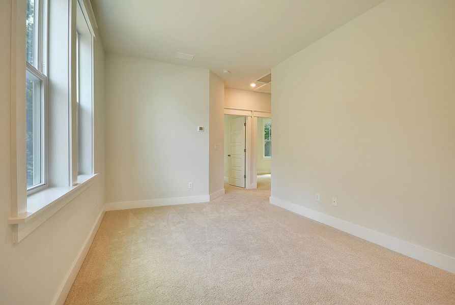 Spacious, unfurnished interior of a new home in , Summerville (Image 25).