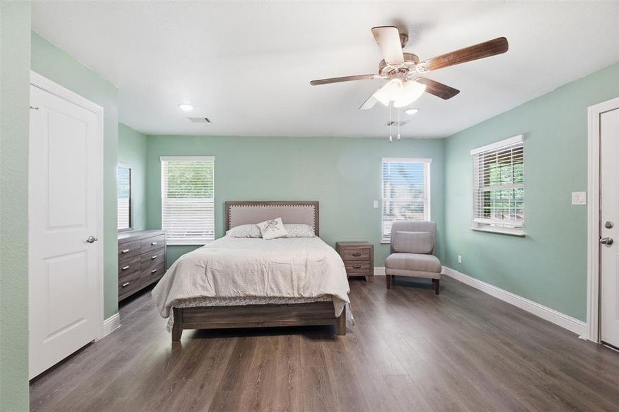 Furnished interior view inside a new home in , Mabank (Image 29).