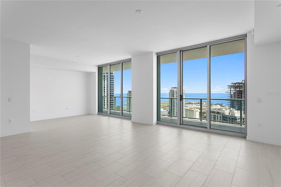 Spacious, unfurnished interior of a new home in , St. Petersburg (Image 23).