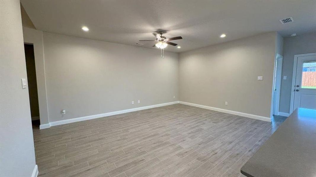 Spacious, unfurnished interior of a new home in Morningstar, Fort Worth (Image 10).