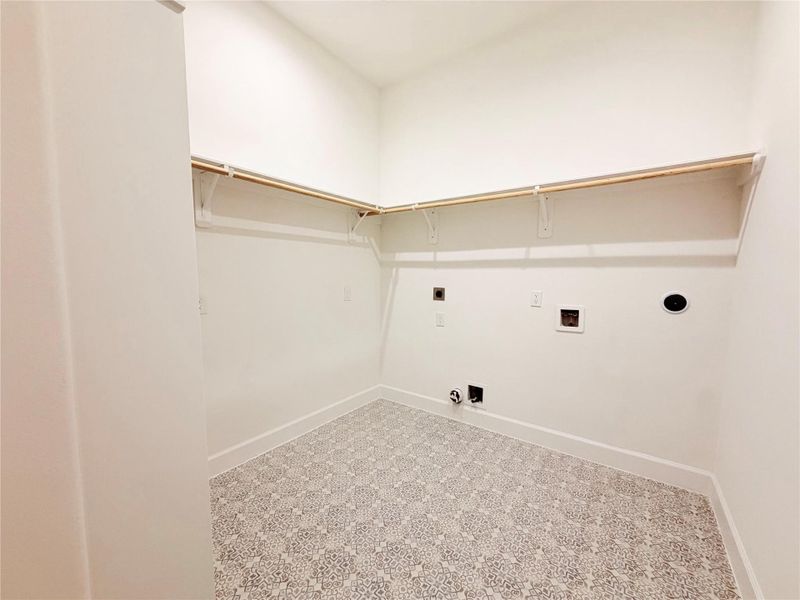 Spacious, unfurnished interior of a new home in , Dayton (Image 15).