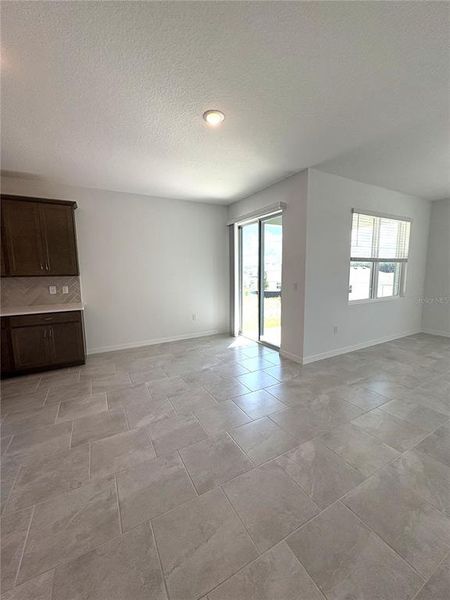 Image 8 of a home in Oakview.