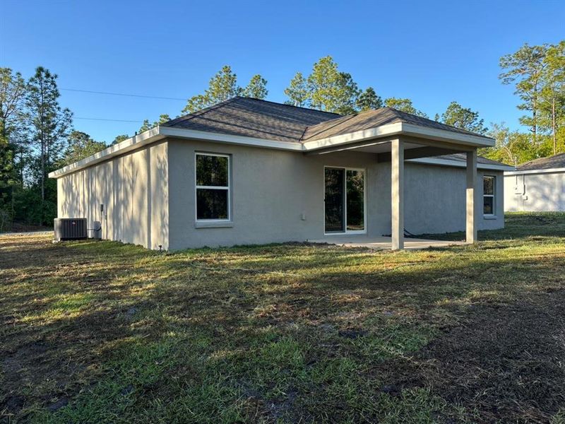 Exterior details and patio area of a home in , Dunnellon (Image 16).