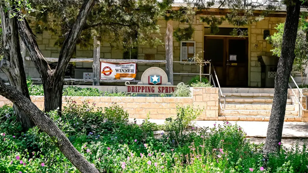 Image 13 of a home in Parten 75'/85'.