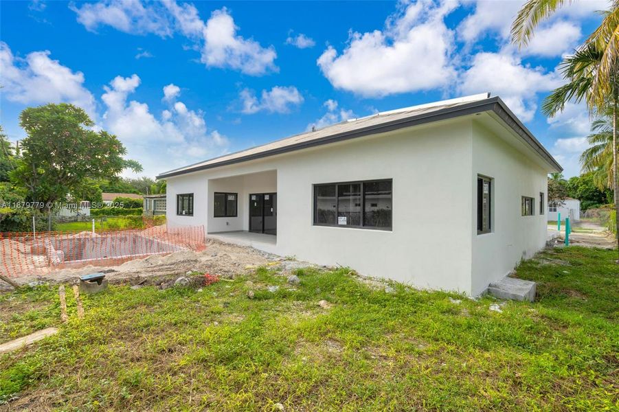 Exterior details and patio area of a home in , Miami (Image 18).