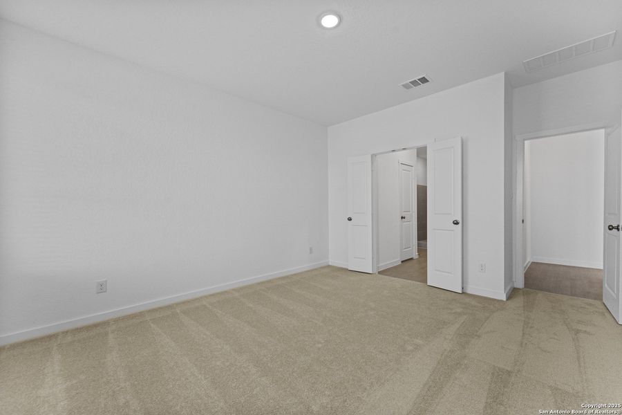 Spacious, unfurnished interior of a new home in Hidden Trails: Coastline Collection, Bulverde (Image 17).