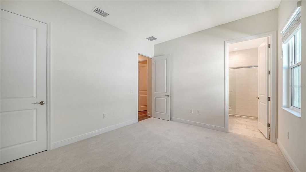 Spacious, unfurnished interior of a new home in , Venice (Image 25).