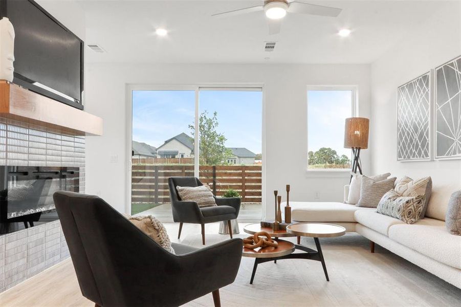 010-1411AzaleaDrive-Melissa-TX-75454-Living.jpg-SMALL 010-1411AzaleaDrive-Melissa-TX-75454-Living.jpg-SMALL