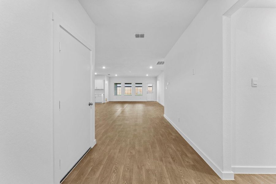 Spacious, unfurnished interior of a new home in Sonoma Oaks, Fredericksburg (Image 28). Spacious, unfurnished interior of a new home in Sonoma Oaks, Fredericksburg (Image 28).