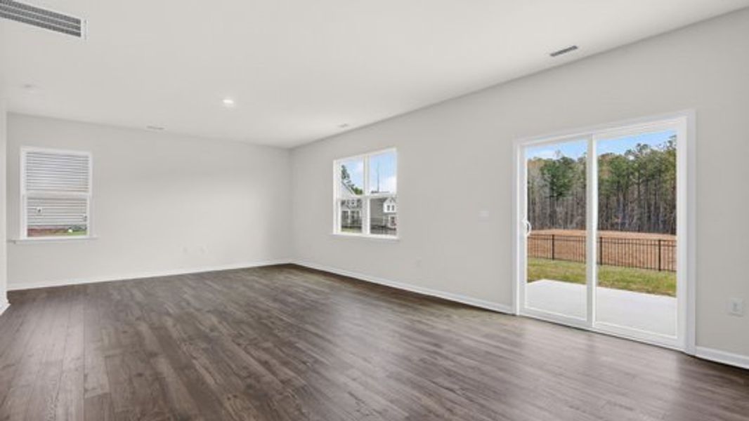 Spacious, unfurnished interior of a new home in Shahbain Reserve, Raeford (Image 19).
