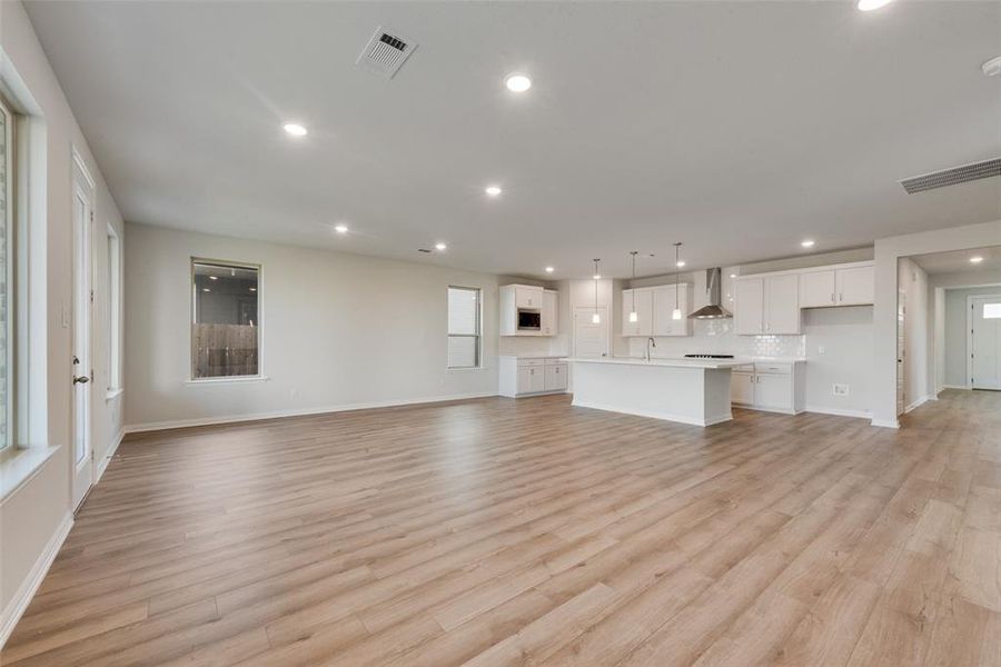 Spacious, unfurnished interior of a new home in Villages of Hurricane Creek, Anna (Image 16).