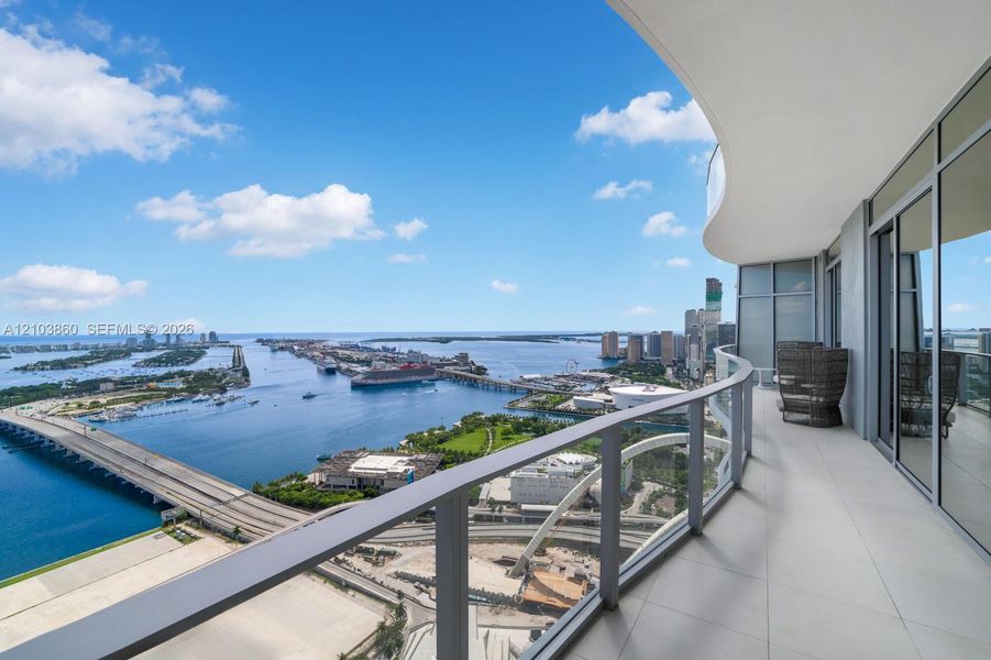 Condo located in Miami, FL showcasing its design and architecture (Image 20).