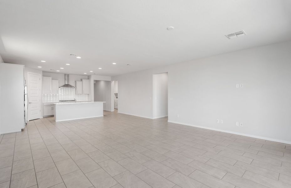 Spacious, unfurnished interior of a new home in Blossom Rock, Apache Junction (Image 24).