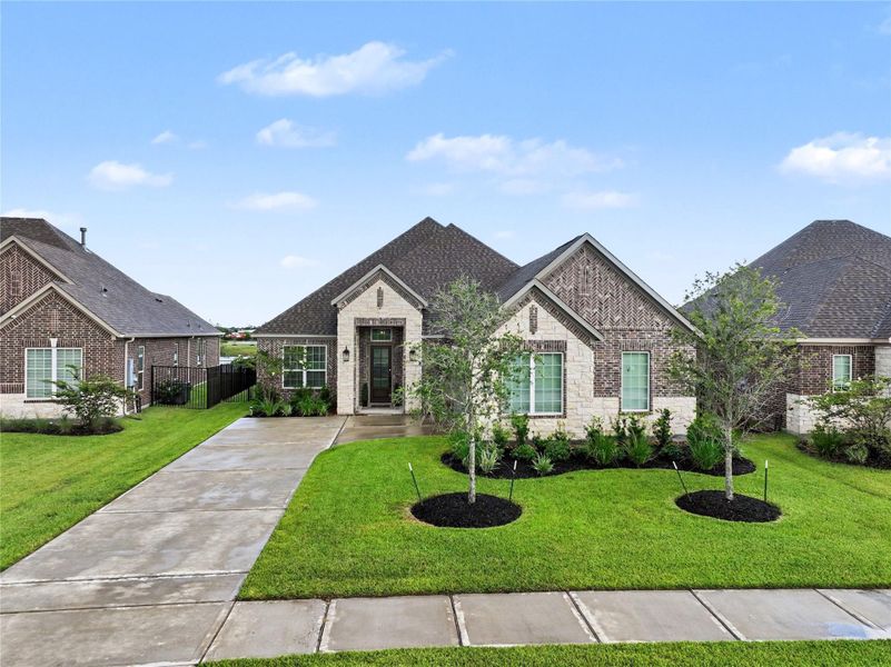 This charming single-story home features a well-maintained brick exterior, a manicured lawn, and a welcoming front entrance. The driveway leads to a spacious garage, and the neighborhood appears quiet and well-kept. Perfect for comfortable family living. This charming single-story home features a well-maintained brick exterior, a manicured lawn, and a welcoming front entrance. The driveway leads to a spacious garage, and the neighborhood appears quiet and well-kept. Perfect for comfortable family living.
