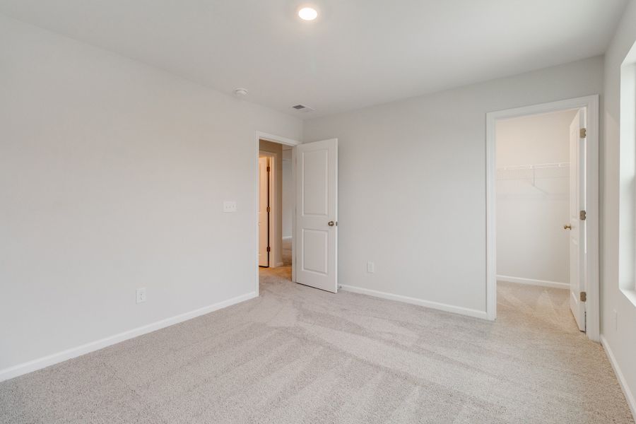 Spacious, unfurnished interior of a new home in Ellington, Elgin (Image 37).