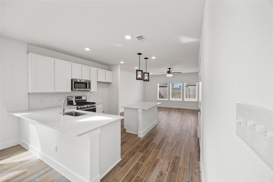 Furnished interior view inside a new home in River Ranch Meadows, Dayton (Image 11).