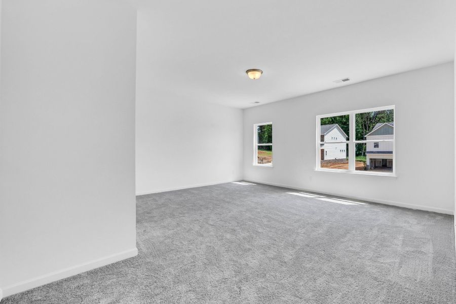 Spacious, unfurnished interior of a new home in The Oaks, Clarksville (Image 23).