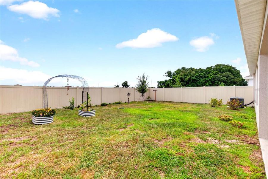 Exterior details and patio area of a home in Ocala Crossings South, Ocala (Image 24).