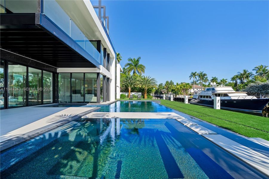 Exterior details and patio area of a home in , Fort Lauderdale (Image 22).