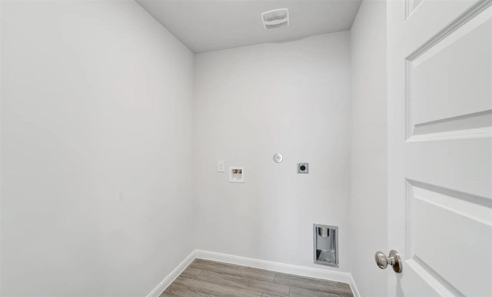 Spacious, unfurnished interior of a new home in , Lufkin (Image 16).