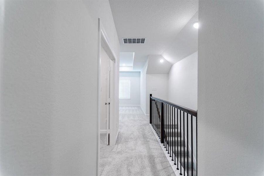 Spacious, unfurnished interior of a new home in Heath Golf & Yacht Club, Heath (Image 18).