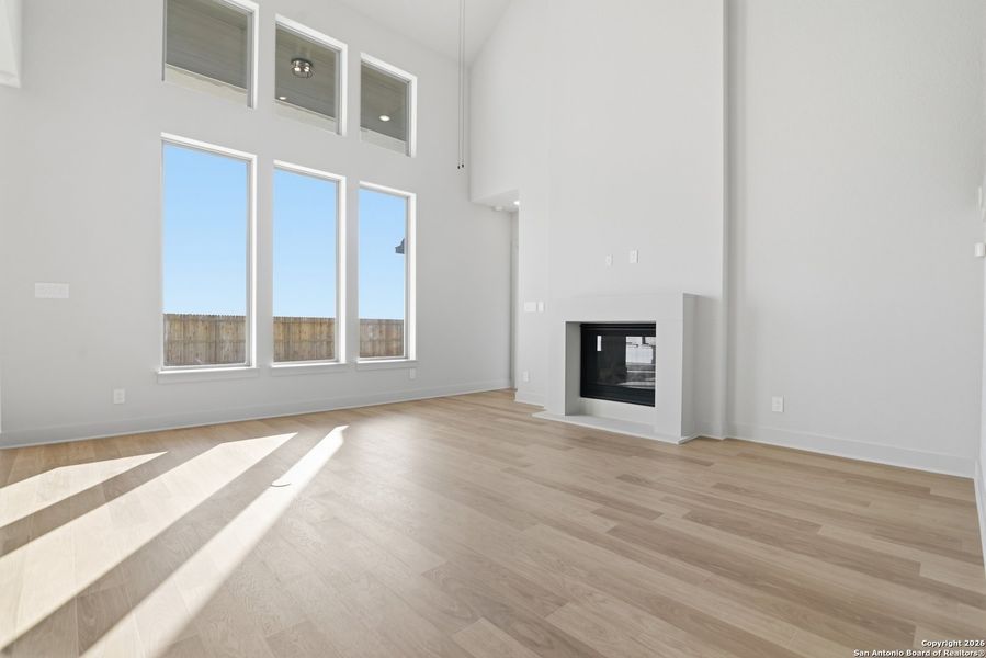 Spacious, unfurnished interior of a new home in Haby Hill 60s, San Antonio (Image 46).