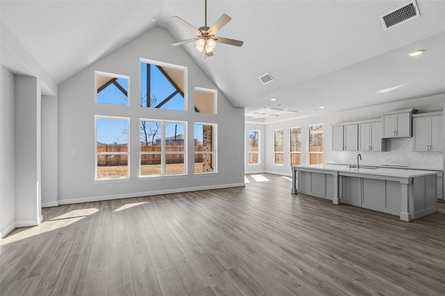 Spacious, unfurnished interior of a new home in Sundance Cove, Crosby (Image 28).